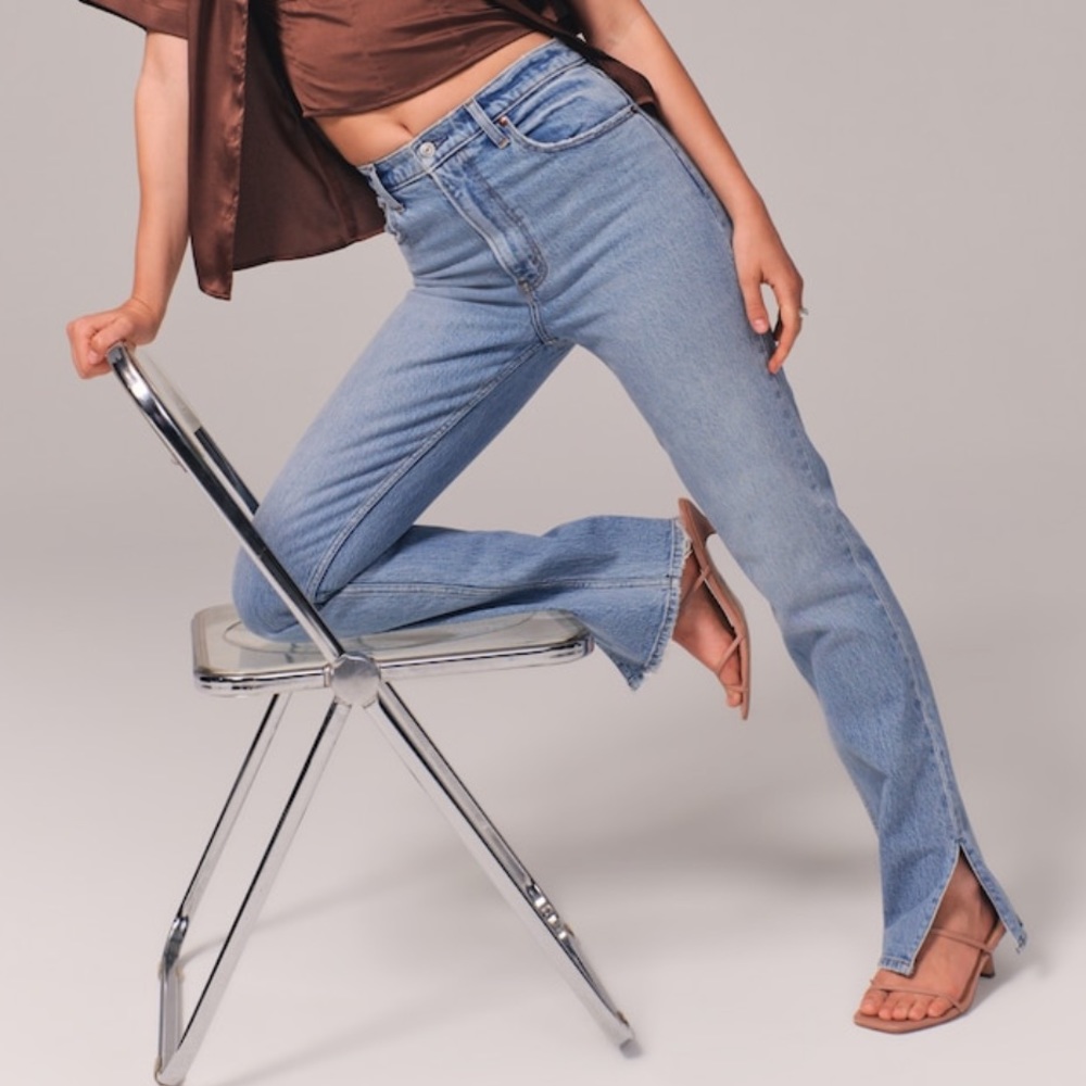 Women’s Abercrombie and Fitch ultra high rise 90s straight jean